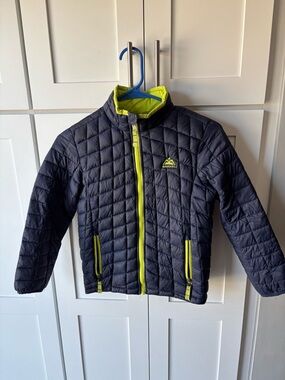 Snozu Kids Quilted Navy Jacket with Lime Trim (Size 7/8)